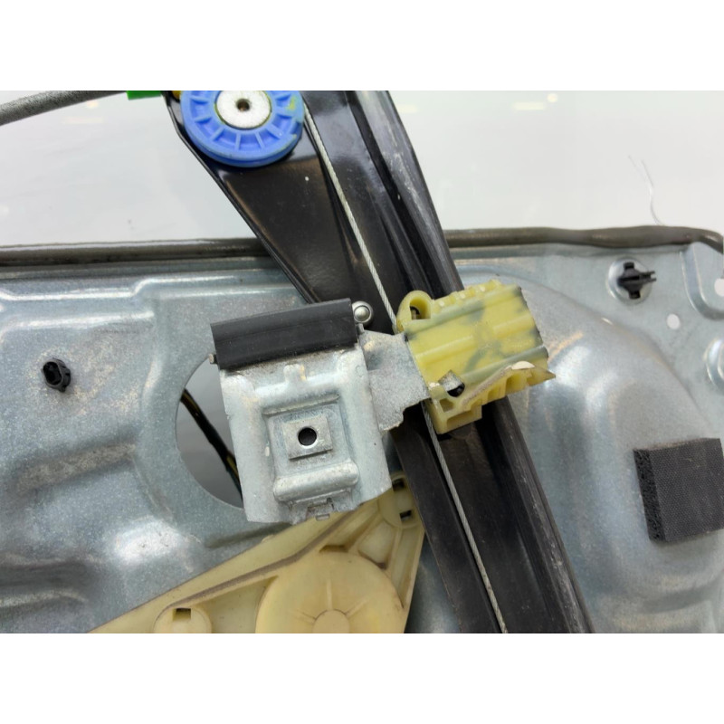 Leve vitre electrique avant droit VOLKSWAGEN POLO 4 Photo n°7