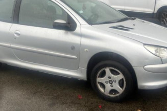 Pretensionneur de ceinture avant droit PEUGEOT 206
