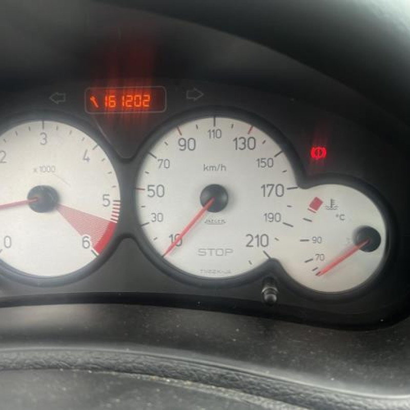 Pretensionneur de ceinture avant droit PEUGEOT 206 Photo n°11