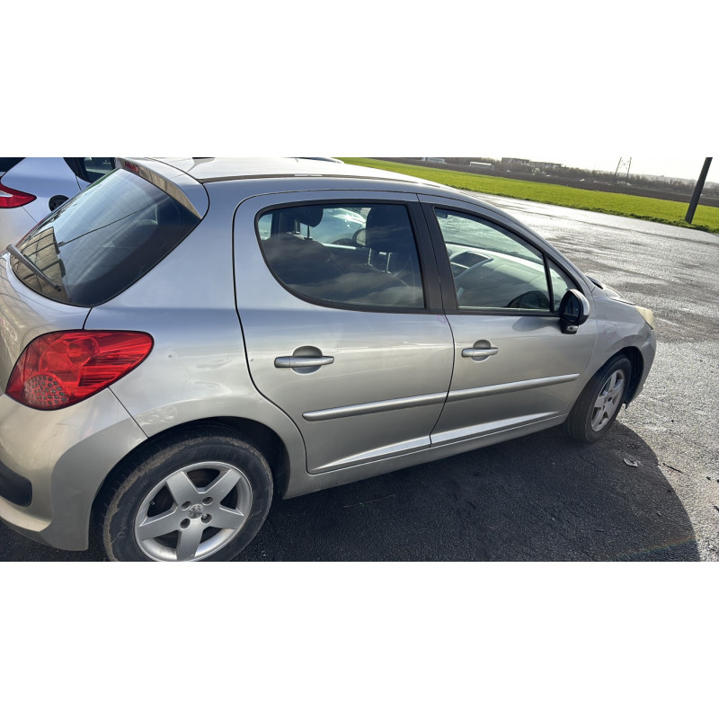 PEUGEOT 207 PHASE 1 1.4i - 16V Photo n°6