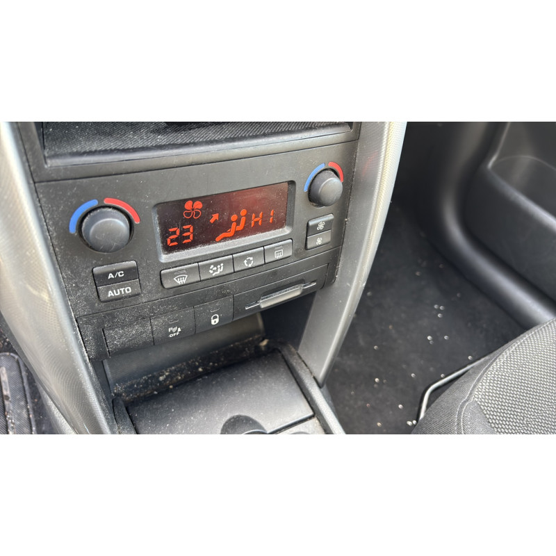 PEUGEOT 207 PHASE 1 1.4i - 16V Photo n°19