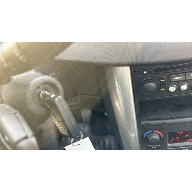 PEUGEOT 207 PHASE 1 1.4i - 16V Photo n°21