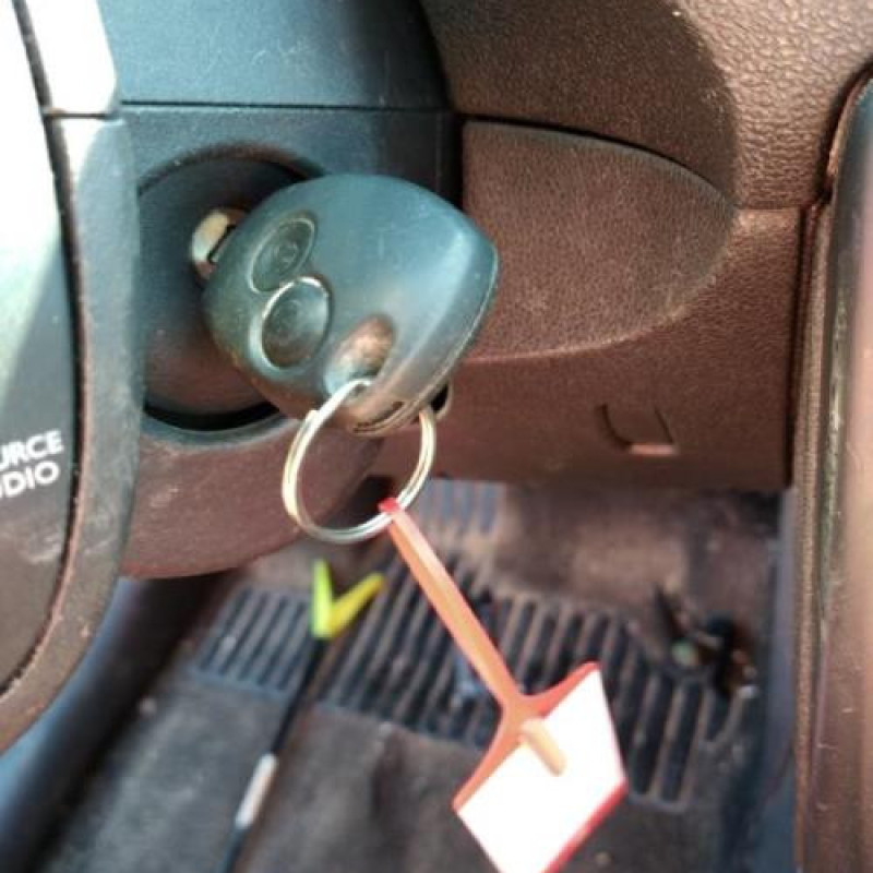 Pretensionneur de ceinture avant droit RENAULT CLIO 3 Photo n°12