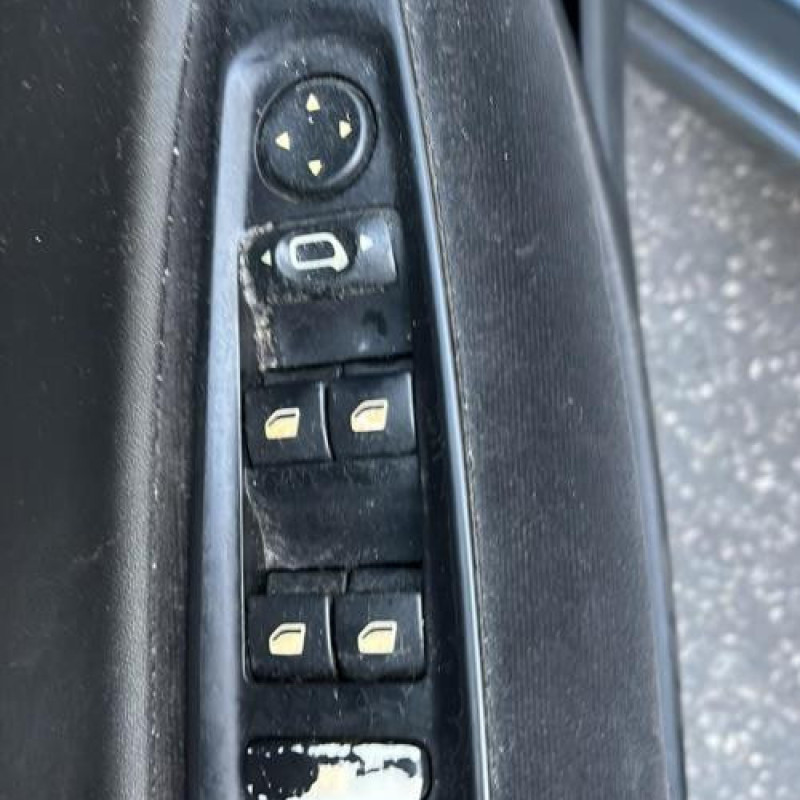 Pretensionneur de ceinture avant droit CITROEN C4 1 Photo n°11