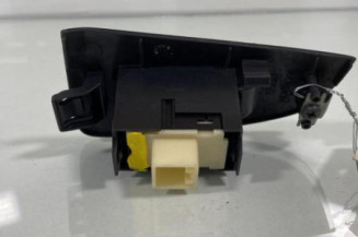 Interrupteur de leve vitre avant droit TOYOTA AVENSIS 2