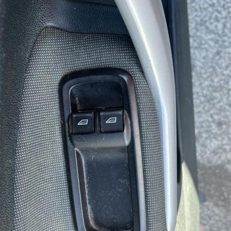 Compresseur clim FORD FIESTA 6 Photo n°14