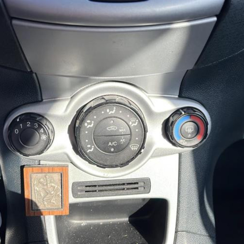 Compresseur clim FORD FIESTA 6 Photo n°16