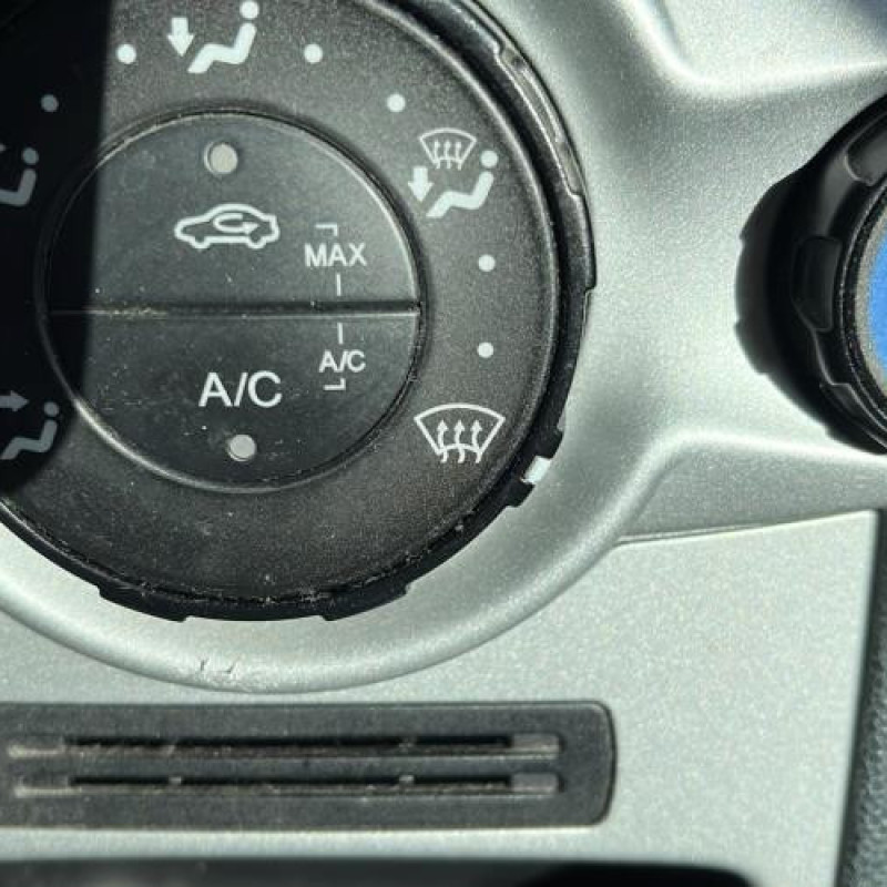 Compresseur clim FORD FIESTA 6 Photo n°19