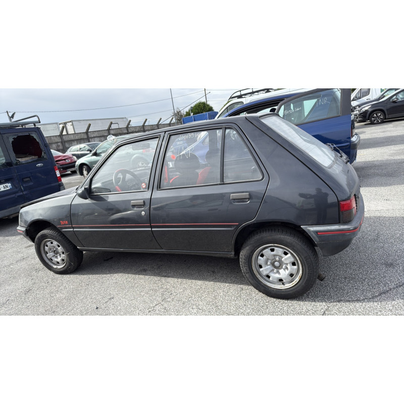Porte avant droit PEUGEOT 205 Photo n°15