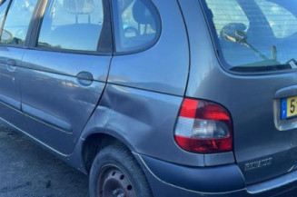 Pretensionneur de ceinture avant droit RENAULT SCENIC 1