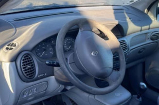 Pretensionneur de ceinture avant droit RENAULT SCENIC 1