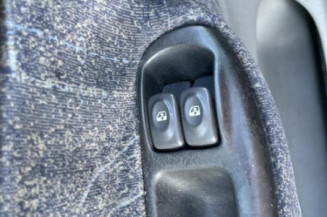 Pretensionneur de ceinture avant droit RENAULT SCENIC 1