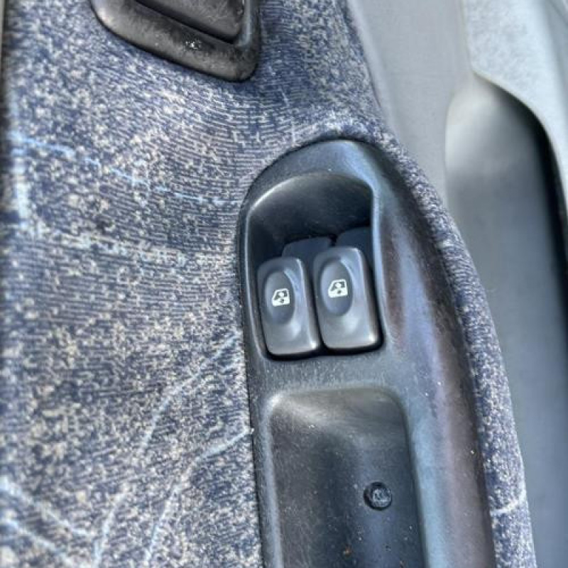 Pretensionneur de ceinture avant droit RENAULT SCENIC 1 Photo n°12
