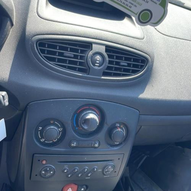 Pretensionneur de ceinture avant droit RENAULT CLIO 3 Photo n°11