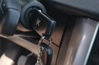 Pretensionneur de ceinture avant droit PEUGEOT 207