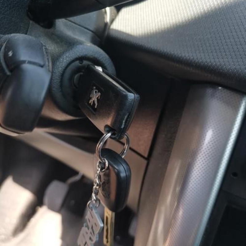 Pretensionneur de ceinture avant droit PEUGEOT 207 Photo n°14
