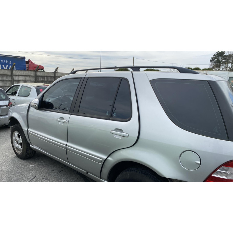 Porte avant gauche MERCEDES CLASSE M 163 Photo n°14