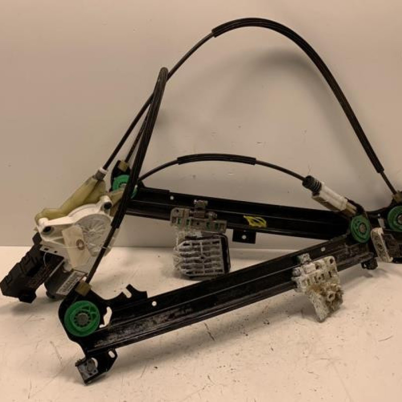 Leve vitre electrique avant gauche PEUGEOT 407 Photo n°1