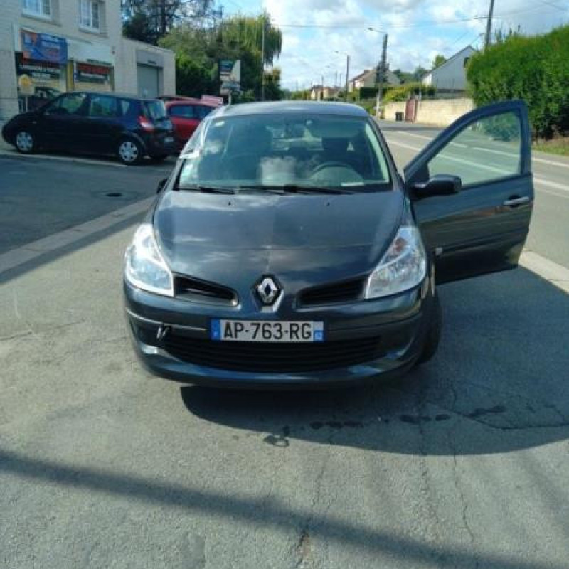 Boitier UCH RENAULT CLIO 3 Photo n°4