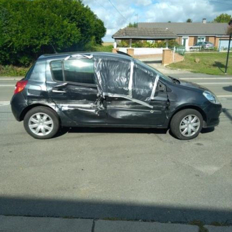 Boitier UCH RENAULT CLIO 3 Photo n°5
