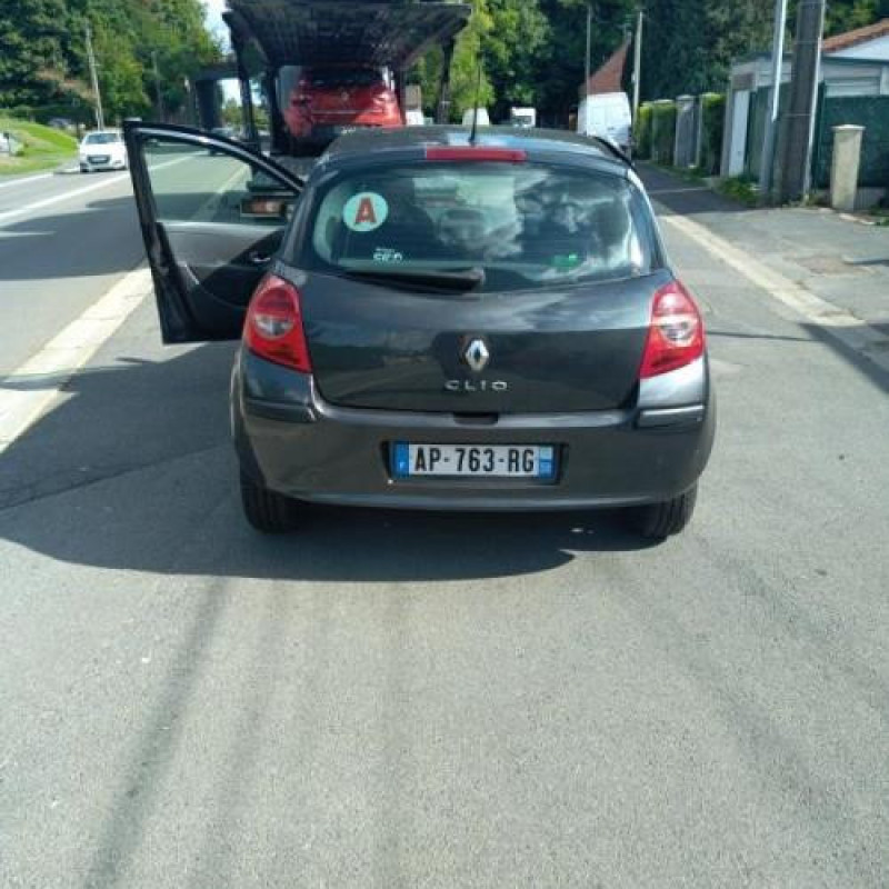 Boitier UCH RENAULT CLIO 3 Photo n°6