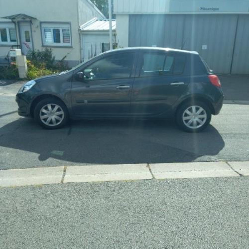 Boitier UCH RENAULT CLIO 3 Photo n°7