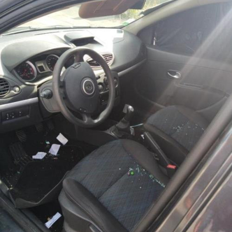 Boitier UCH RENAULT CLIO 3 Photo n°9