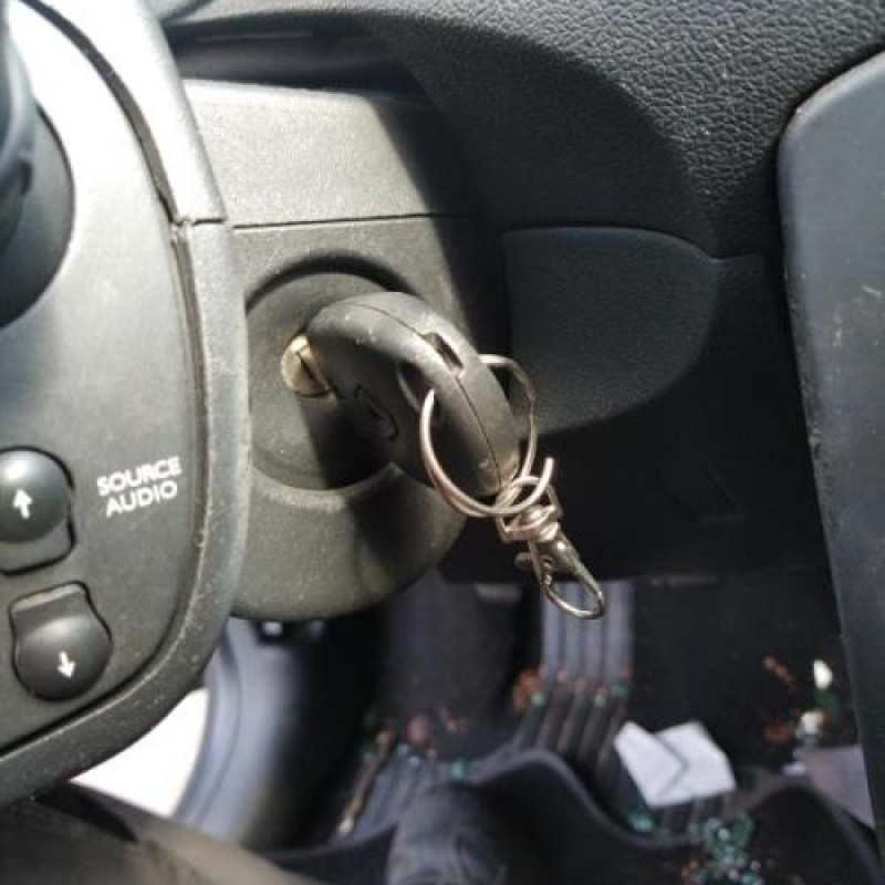 Boitier UCH RENAULT CLIO 3 Photo n°15