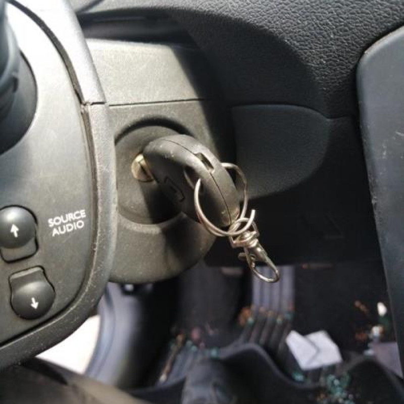 Boitier UCH RENAULT CLIO 3 Photo n°16