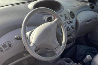 Leve vitre electrique avant gauche TOYOTA YARIS 1