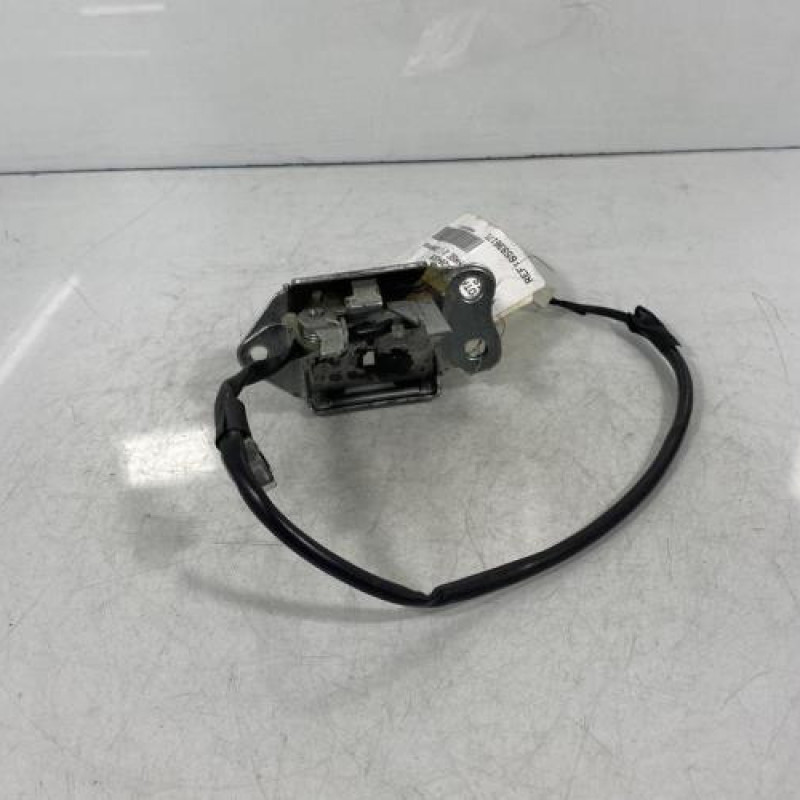 Serrure de coffre TOYOTA YARIS 1 Photo n°3