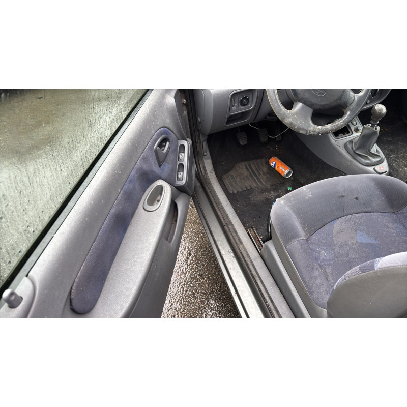 Porte avant droit RENAULT CLIO 2 Photo n°14