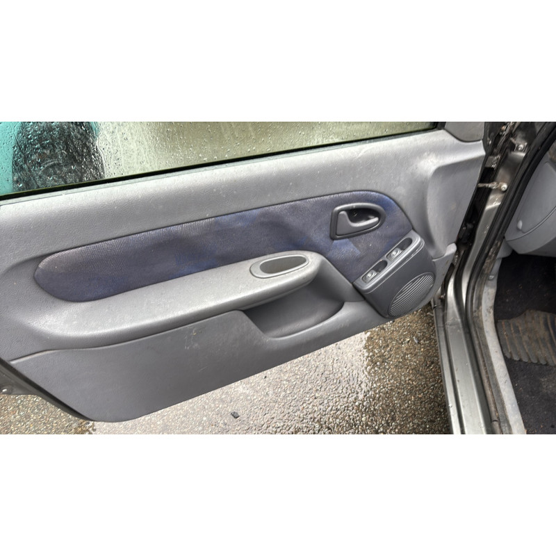 Porte avant droit RENAULT CLIO 2 Photo n°15