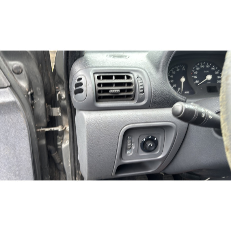 Porte avant droit RENAULT CLIO 2 Photo n°20