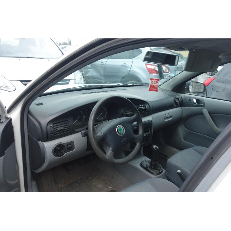 Porte avant droit SKODA OCTAVIA 1 Photo n°8
