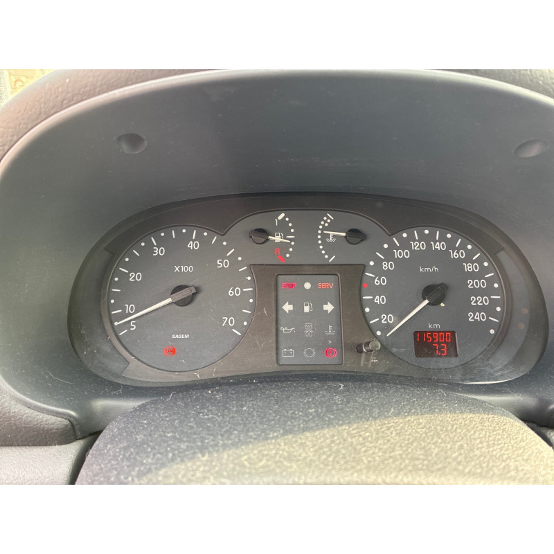 RENAULT CLIO 2 PHASE 1 1.2i - 8V Photo n°3