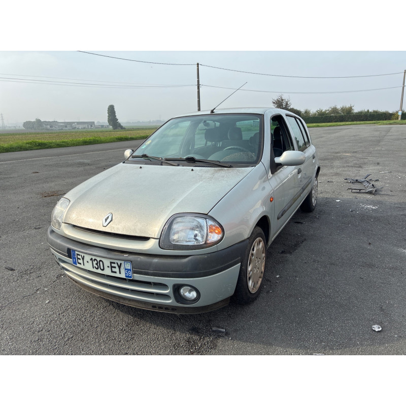 RENAULT CLIO 2 PHASE 1 1.2i - 8V Photo n°4