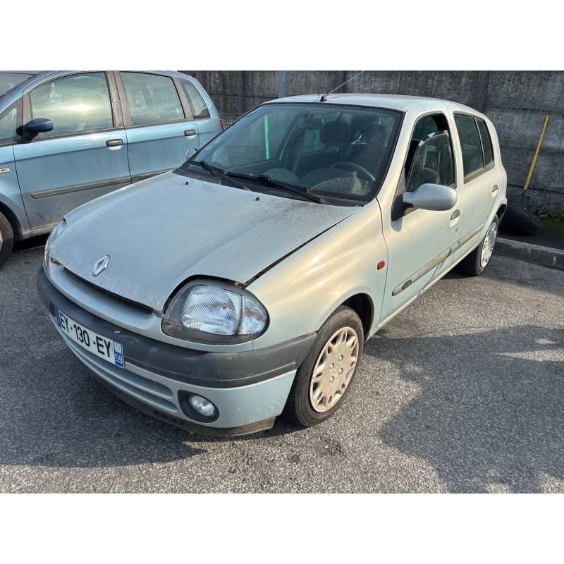 RENAULT CLIO 2 PHASE 1 1.2i - 8V Photo n°12