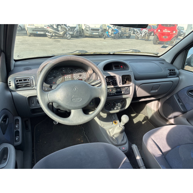 RENAULT CLIO 2 PHASE 1 1.2i - 8V Photo n°13