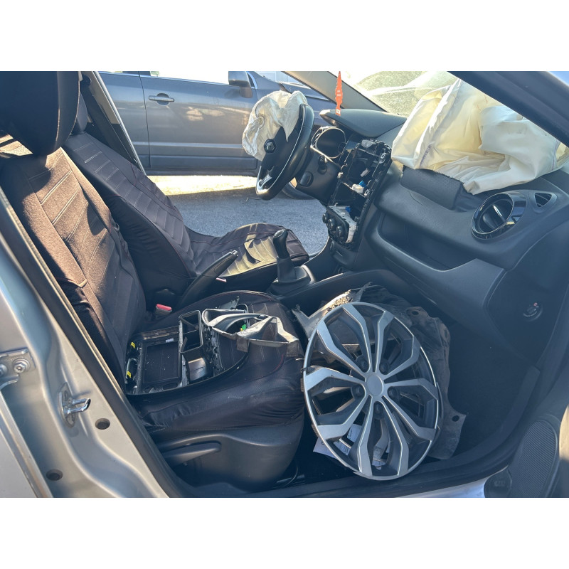 Pompe à carburant RENAULT CLIO 4 Photo n°9