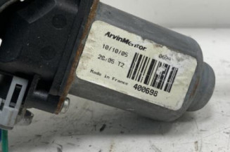 Leve vitre electrique avant droit NISSAN ALMERA TINO