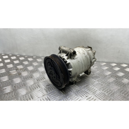 Compresseur clim RENAULT MEGANE 1 Photo n°1