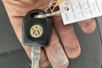 Pretensionneur de ceinture avant droit VOLKSWAGEN POLO 4