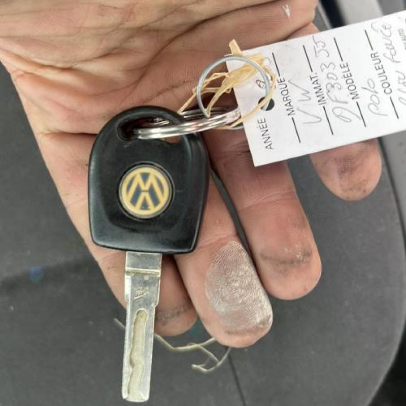 Pretensionneur de ceinture avant droit VOLKSWAGEN POLO 4 Photo n°4