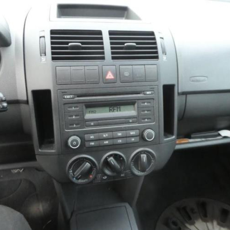 Pretensionneur de ceinture avant droit VOLKSWAGEN POLO 4 Photo n°10