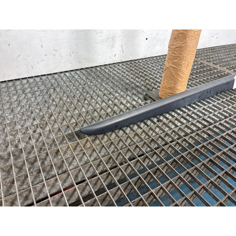 Baguette de porte arriere droite RENAULT CLIO 3 Photo n°1