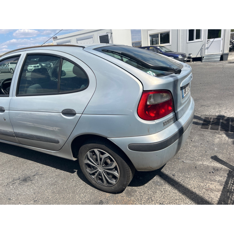 Anti brouillard droit (feux) RENAULT MEGANE 1 Photo n°11