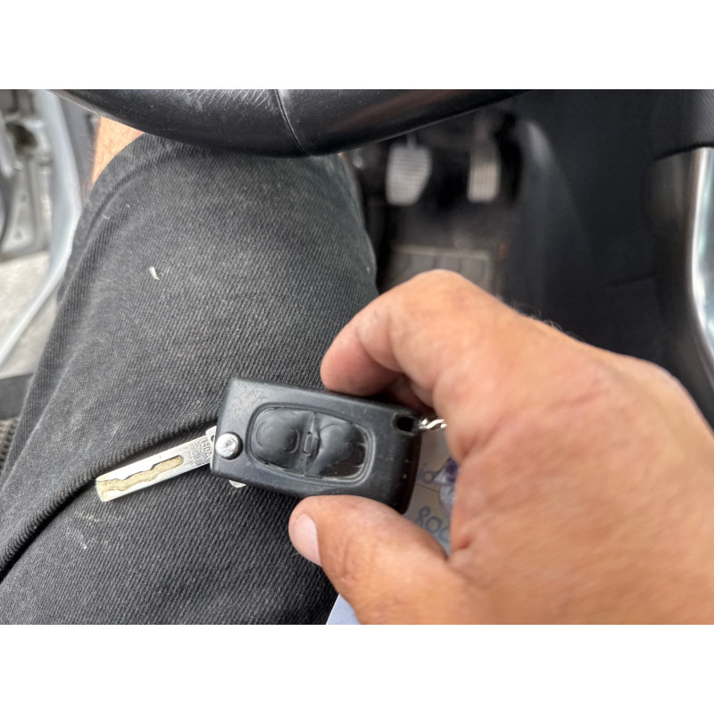Fermeture de capot PEUGEOT 308 1 Photo n°4