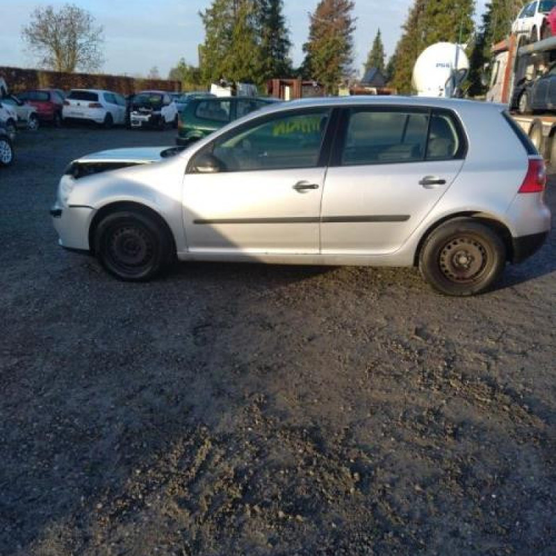 Feu arriere principal droit (feux) VOLKSWAGEN GOLF 5 Photo n°4