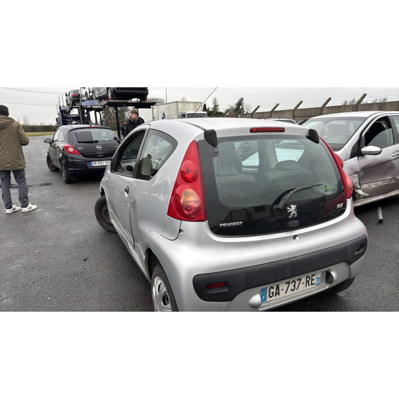 Feu arriere principal gauche (feux) PEUGEOT 107 Photo n°7